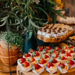Catering na 20 osób: ile kosztuje? Pełny cennik i jak zaoszczędzić