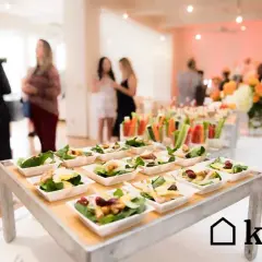 Catering: Ile za osobę? Ceny, co wliczone i jak oszczędzać?