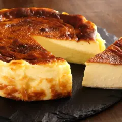 Sernik bez spodu, który zawsze się udaje: przepis bez pękania!