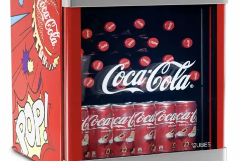 Lodówka Coca-Cola: kupić do domu czy zdobyć za darmo do firmy?