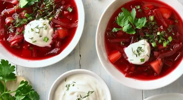Jak ugotować zupę z botwiny? Przepis na idealny wiosenny smak