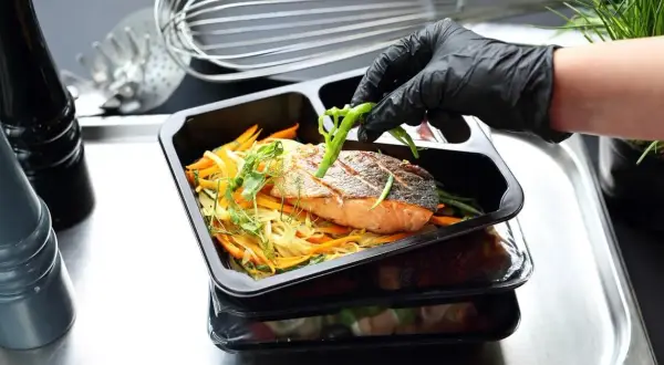 Wiem co zjem catering: recenzja, opinie, diety, cennik czy warto?
