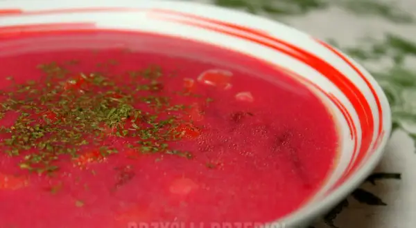 Zupa buraczkowa: sekret babci na rubinowy kolor i głęboki smak