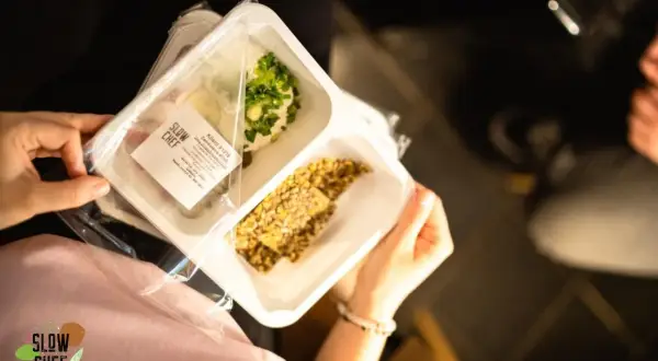 Jak podgrzewać catering dietetyczny? Smak i zdrowie na talerzu!