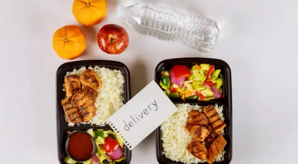 Jak wybrać catering dietetyczny? 7 kryteriów i 4 błędy