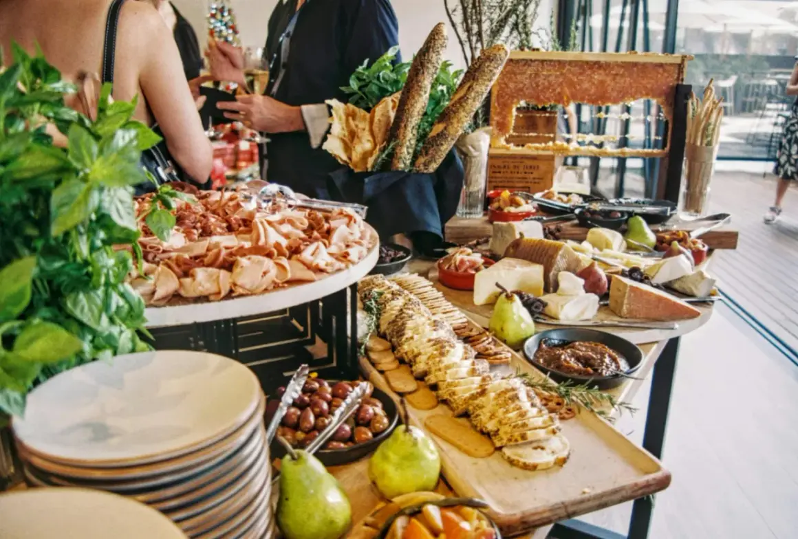 Co to catering? Rodzaje, wybór firmy i trendy poznaj branżę!