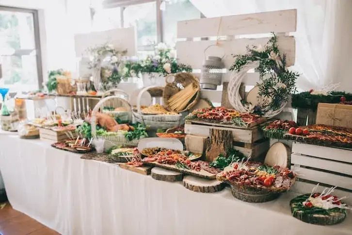 catering wesele stół słodki wiejski