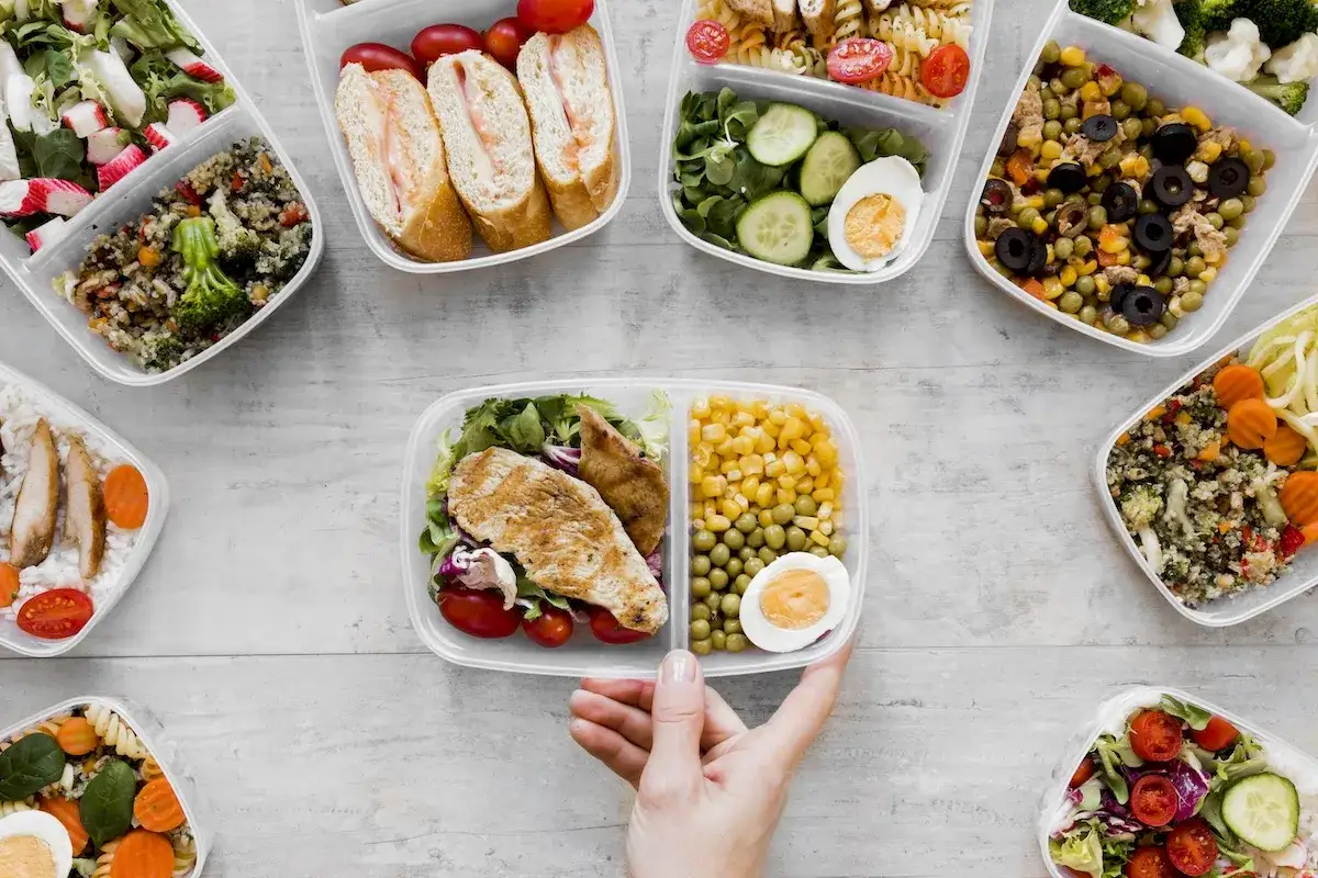 przykładowe menu cateringowe r&oacute;żne standardy