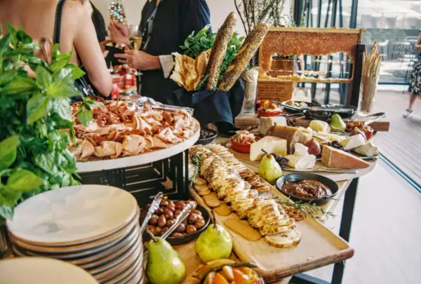 Co to catering? Rodzaje, wybór firmy i trendy poznaj branżę!
