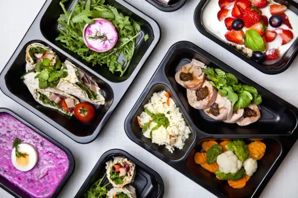 Domowy catering: Jak legalnie zacząć i zarabiać z własnej kuchni?